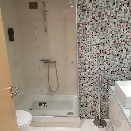 Restelo Plaza 3 * Lisboa